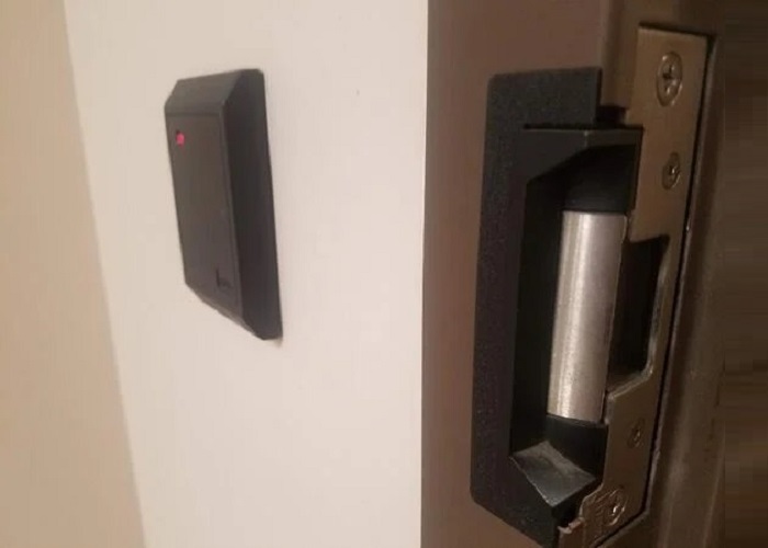 Chon-dung-khoa-dien-tu-an-toan-cho-nha-cua-ban